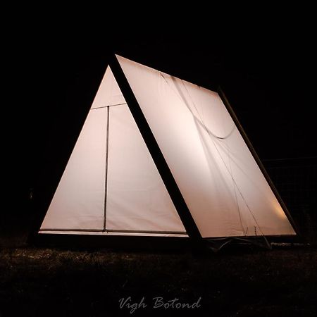 Lupa Tent Budakalász Esterno foto