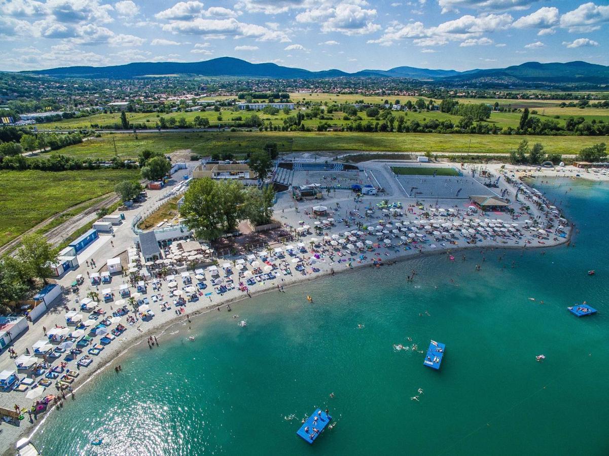 Lupa Tent Budakalász Esterno foto