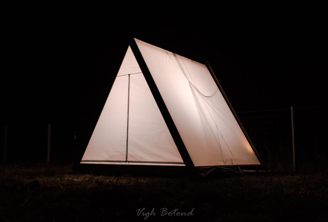 Lupa Tent Budakalász Esterno foto