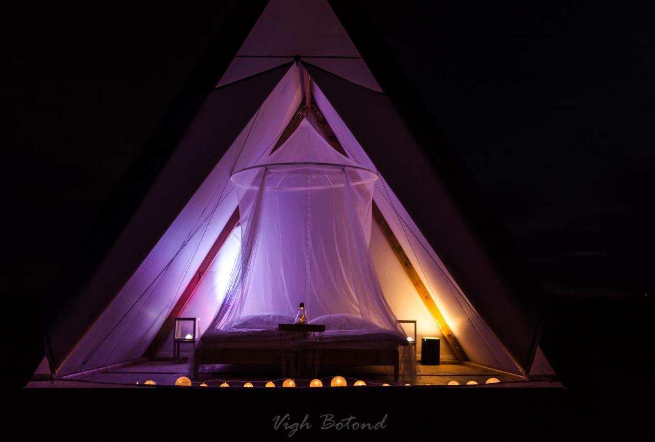 Lupa Tent Budakalász Esterno foto